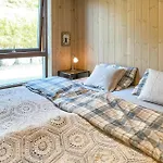 2 Bedroom Cozy In Straumgjerde * Riksheim
