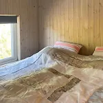 2 Bedroom Cozy In Straumgjerde * Riksheim